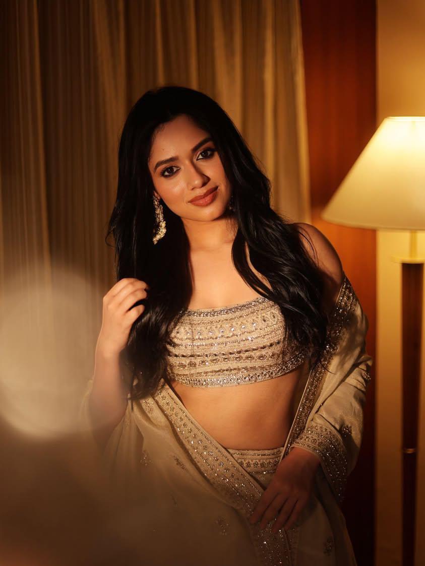 jzeesoulmate's tweet photo. Nazar ko Nazar ki Nazar kaise na lagti, 
Aakhir Nazar ne Nazar ko Nazar bharke jo dekha tha..👀✨️🥀 @jannat_zubair29

#jannatzubair #JannatZubairRahmani #viral #explorepage https://t.co/9TAX4EQLdB