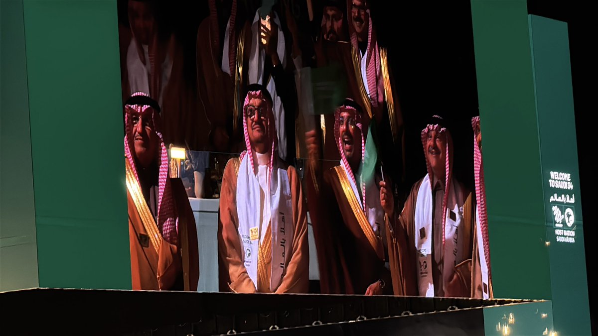 Almisehal's tweet image. رسمياً #السعودية تفوز بتنظيم #كاس_العالم_2034 

أسمى آيات التبريك لسيدي #خادم_الحرمين_الشريفين #الملك_سلمان_بن_عبدالعزيز وسيدي الأمير #محمد_بن_سلمان‌ #ولي_العهد الأمين وللشعب السعودي الكريم.
مبروك لكل الرياضيين في الوطن العربي الكبير.
بإذن الله #السعودية2034 ستكون #نسخة_استثنائية