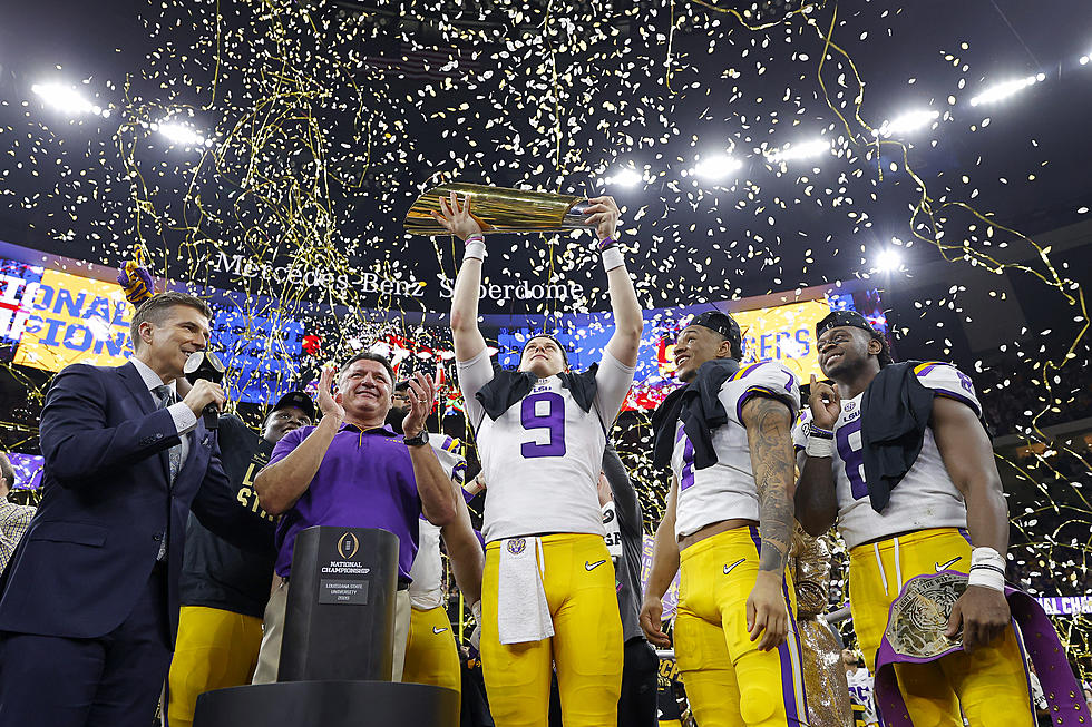 CFBHome's tweet image. 2019 LSU:
15-0
26.5 PPG win margin
0 shutouts
10 wins against teams with .500 win%+
7 wins over final AP ranked teams
5 wins over top 10 teams
2 win over top 5 team