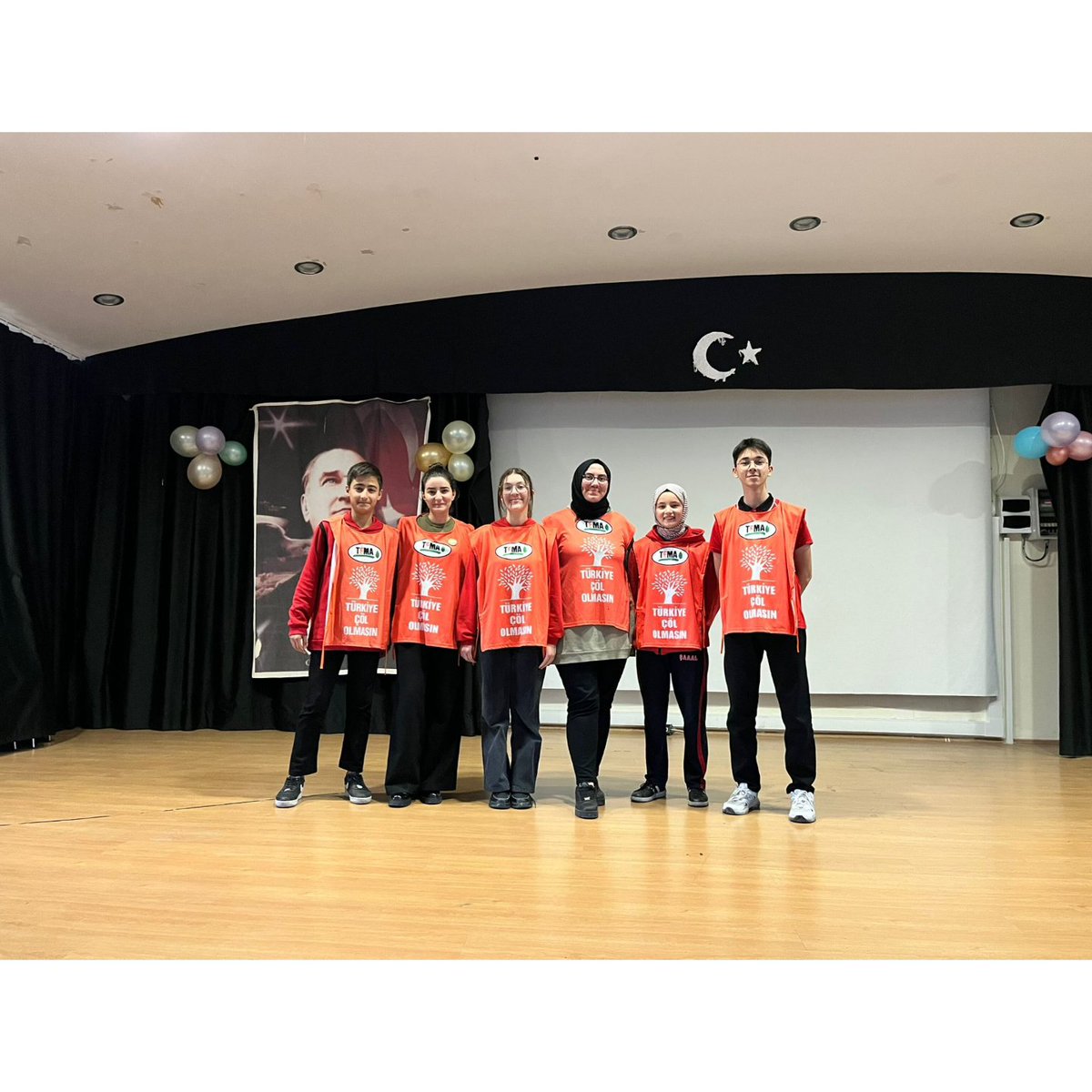 Ankara Üniversitesi Genç Tema Ekibi, okulumuz öğrencilerinde çevreye karşı farkındalık yaratmak amacıyla "Toprak" temalı bir sunum gerçekleştirdi. Okulumuz Matematik Öğretmeni Sayın Filiz Uzun'a ve Genç Tema Ekibi'nden Sayın Yasemin Türkkaya ile Sayın Azra Alan'a teşekkür ederiz.