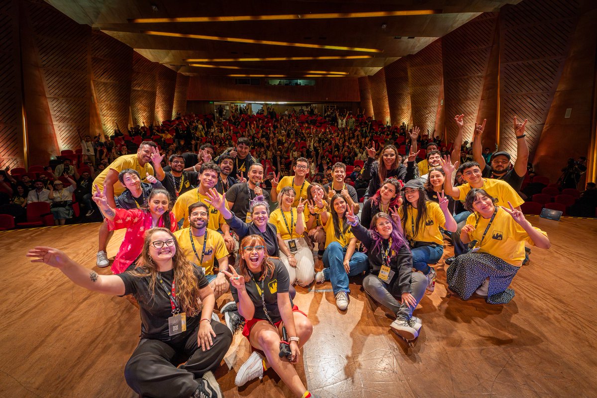 fforres's tweet image. A couple of days have passed since the 2nd @jsconfcl ended (and a couple of months since the @OpenAI and @CommunityOS_ Hackathon), and I find myself reflecting a bit, so excuse the sappiness
It was, —no shit— an unforgettable experience, filled with effort, hard work,…