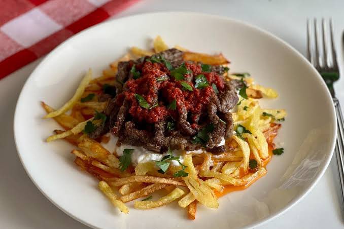 gusholderhaber's tweet photo. Çökertme kebabı,Dünya'nın en iyi 7. Yemeği seçildi. (tasteatlas) https://t.co/hGQGC97tN4