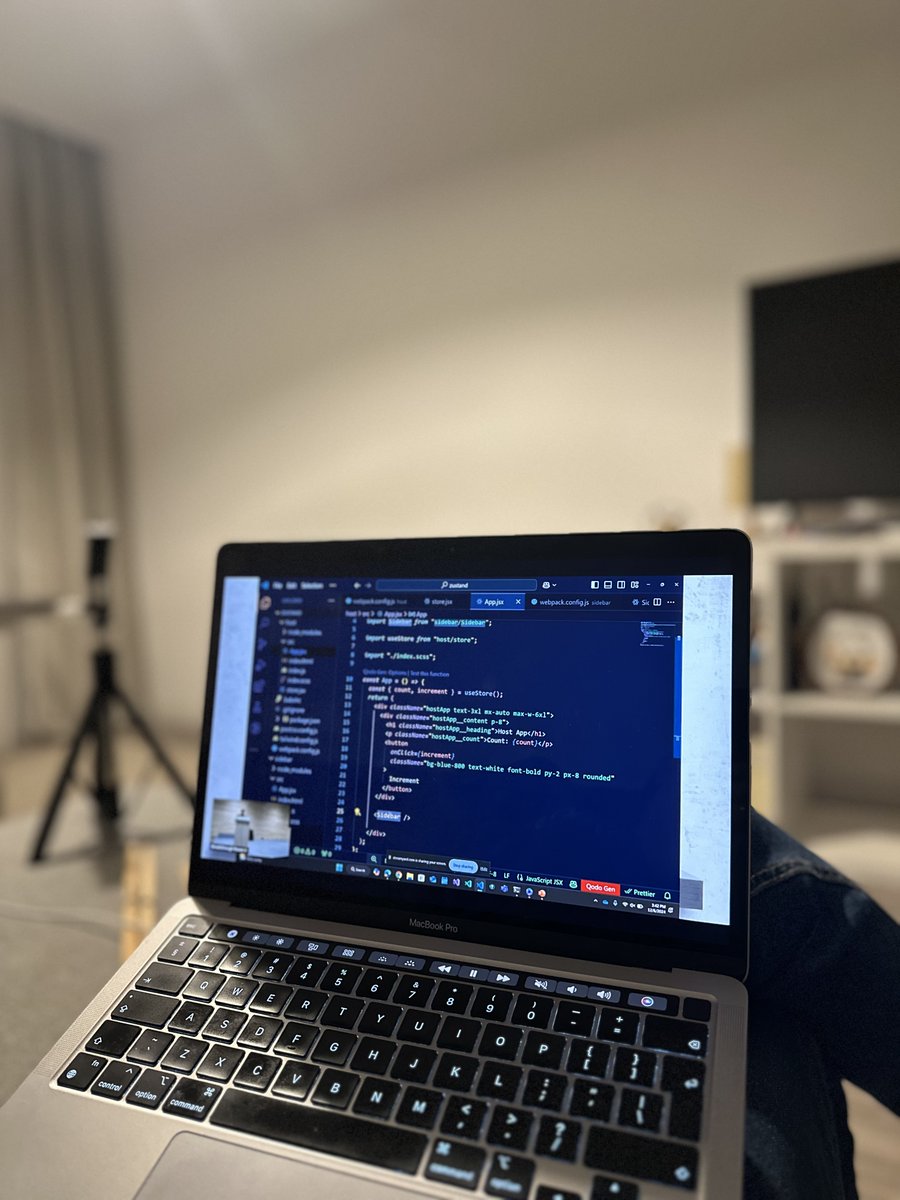 roxanamuntian's tweet image. Just finished coding for the day, but I still want to catch a talk/tutorial 🥹

Devs are built differently 🚀