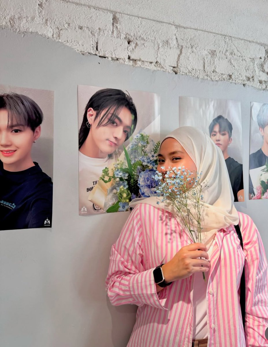 teurujaeesaee's tweet photo. happy birthday jt sayang 👩🏻‍❤️‍💋‍👩🏻
semoga yang baik baik datang dekat jt sebab jt baik angat 🥹
saya sayang jt 💗 rindu nak jumpa 👉🏻👈🏻
@SUGArbooo__ https://t.co/hoSlP6sFCW