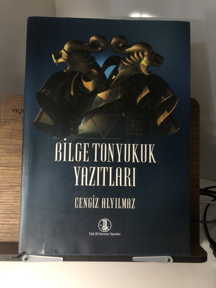 SelcukDlsz's tweet photo. Prof. Dr. Cengiz ALYILMAZ hocanın “Bilge Tonyukuk Yazıtları” kitabında verdiği Tonyukuk’u betimleyen tablolar. https://t.co/vHwvRBd5sK