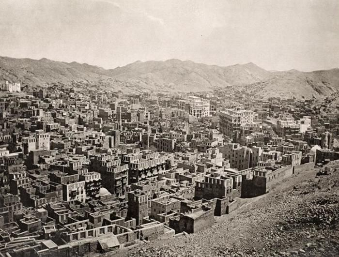 _HistoryNerd's tweet photo. In 1932, Abdulaziz Ibn Saud united the Arabian Peninsula and founded Saudi Arabia.

A kingdom larger than Alaska, but barren and impoverished.

What happened next is one of the greatest transformations in modern history: 🧵 https://t.co/LjAtBWFdUp