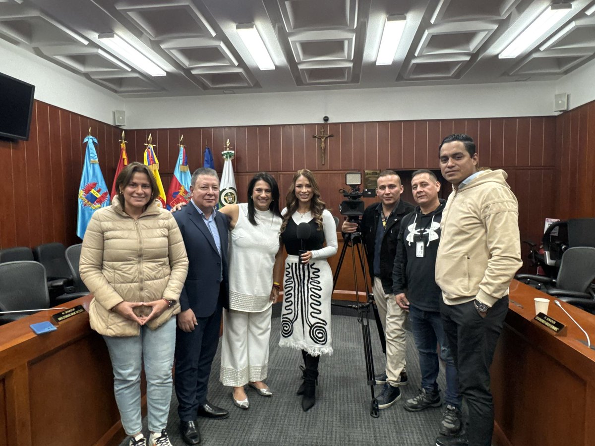PaolaHolguin's tweet image. Gracias a @JohaToroJ y su gran equipo de Comisiones en Vivo por informar a los colombianos sobre nuestra labor legislativa 🇨🇴 @CanalCongreso