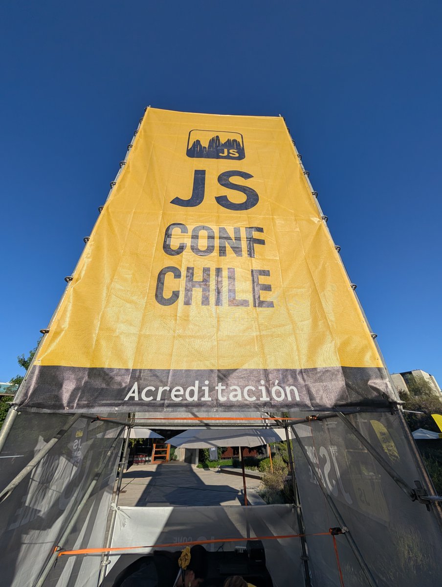 fforres's tweet image. A couple of days have passed since the 2nd @jsconfcl ended (and a couple of months since the @OpenAI and @CommunityOS_ Hackathon), and I find myself reflecting a bit, so excuse the sappiness
It was, —no shit— an unforgettable experience, filled with effort, hard work,…