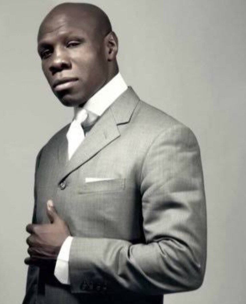 ThabisoMosia's tweet photo. Going back in time with the great Chris Eubank tonight on #Radio2000 6-7pm ....We also look ahead to the big SA title rematch between Hem v Mahlangu at Orient Theatre... #BoxingWednesdays https://t.co/khRLjdRnJR