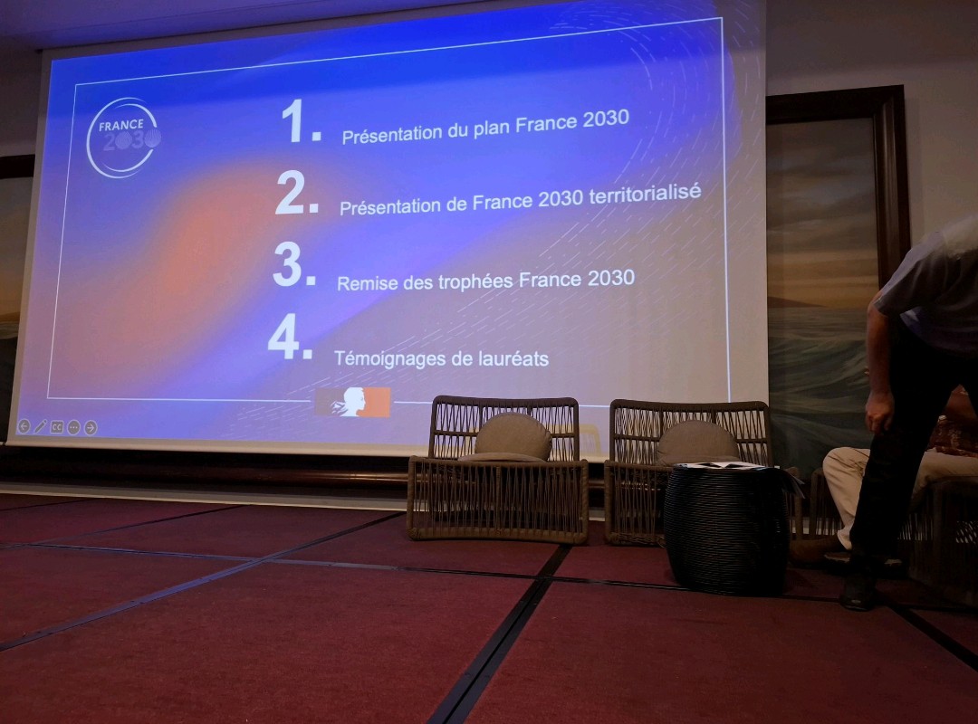 Séquence de présentation des dispositifs #France2030 au monde économique et de la recherche en #PolynesieFrancaise sur les programmes nationaux et le volet territorialisé. 
#FredericLanglade pour <a href="/Bpifrance/">Bpifrance</a> et <a href="/BenSafiJoris/">Joris Ben Safi</a> pour la <a href="/BanqueDesTerr/">Banque des Territoires</a> ont exposé ce volet régional.