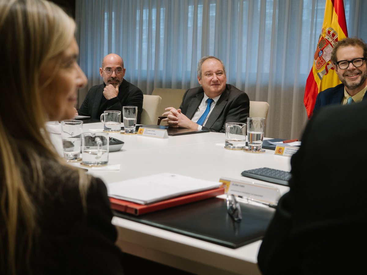 🤝El ministro <a href="/jordihereub/">Jordi Hereu</a> se reúne con representantes de <a href="/exparlamentario/">ExParlamentarios</a>, una asociación que contribuye, con sus proyectos y actividades, al desarrollo industrial y sostenible de nuestro país.