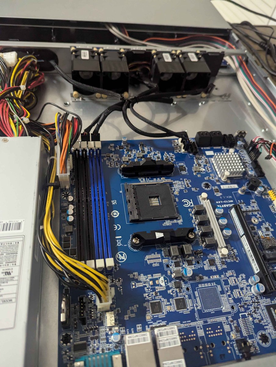 FlorianGH tweet media