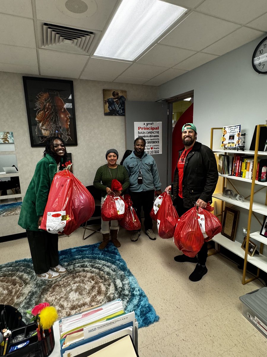 Sending a huge thank you to our incredible community partners for spreading joy to our Special Education students! 🎁 Your thoughtful gifts make such a difference and light up so many smiles. 💙 #ThankYou #CommunitySupport #McGowenPride"