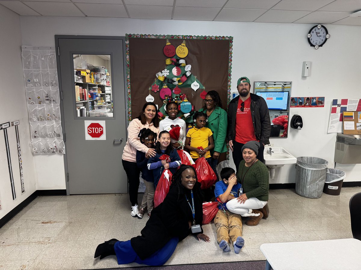 mcgowen_eshisd's tweet photo. Sending a huge thank you to our incredible community partners for spreading joy to our Special Education students! 🎁 Your thoughtful gifts make such a difference and light up so many smiles. 💙 #ThankYou #CommunitySupport #McGowenPride" https://t.co/IlXZg1YDsz