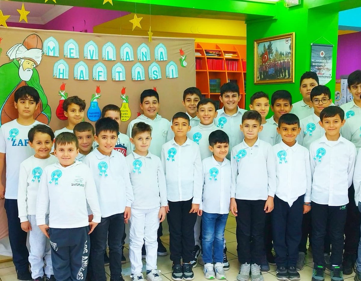 HedefizAkademi's tweet photo. Bugün öğrencilerinizle birlikte Hz Mevlana  haftası programımızı gerçekleştirdik emeği geçen herkese teşekkür ederiz....
#mevlanahaftası 
#selcukluizcilik https://t.co/gkHtvMQSpZ