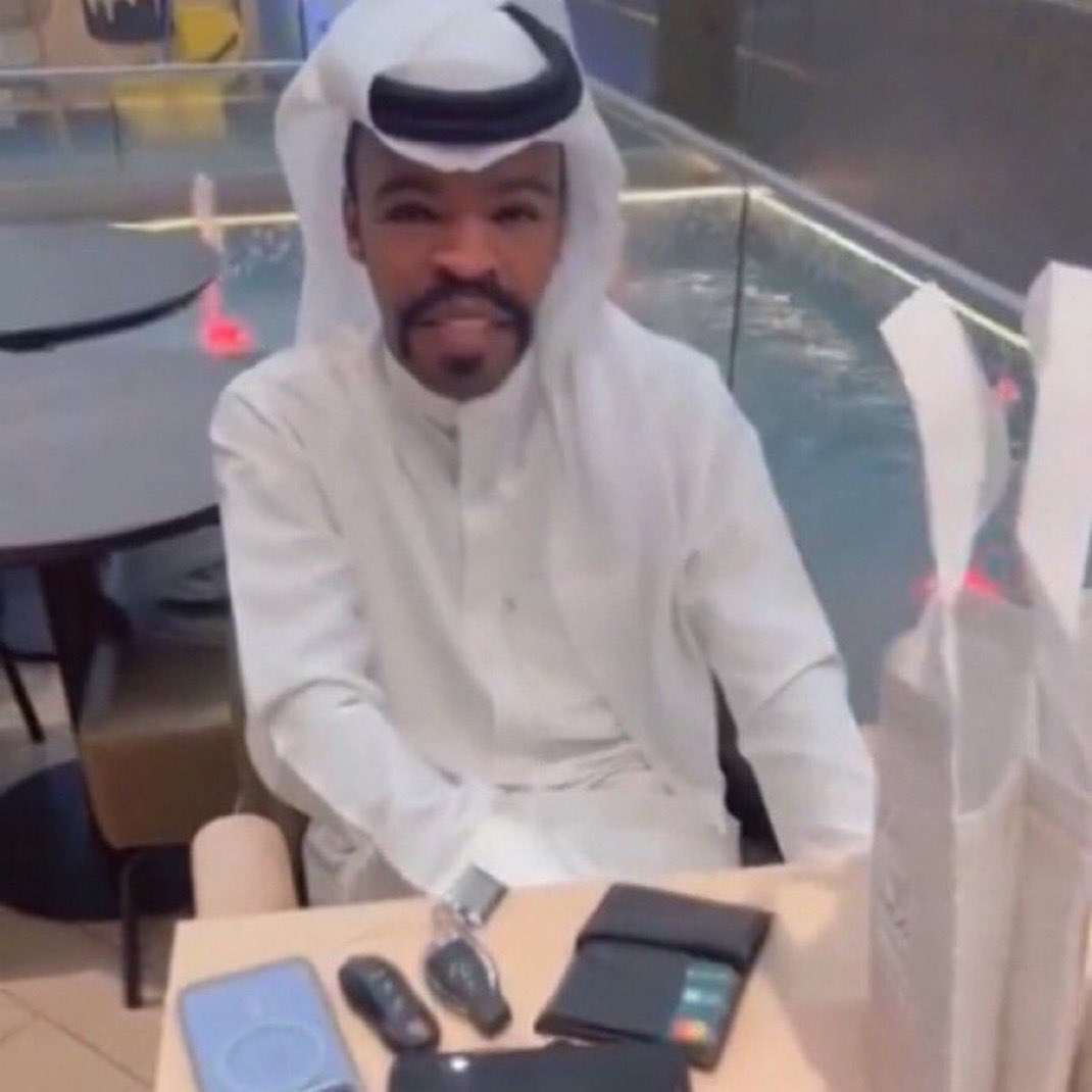القطري اللي يجيك خاص ويعطيك نصايح لكاس العالم يعني تراني خبره