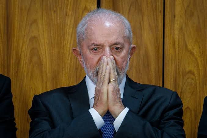NewsLiberdade's tweet photo. 🚨URGENTE - Governo Lula fica em choque ao ficar sabendo que 43,5% dos brasileiros o avaliam como péssimo e 32,4% como ótimo! 

🔴PÉSSIMO - 43,5%
🟢ÓTIMO - 32,4% https://t.co/HV4kZkBlo9