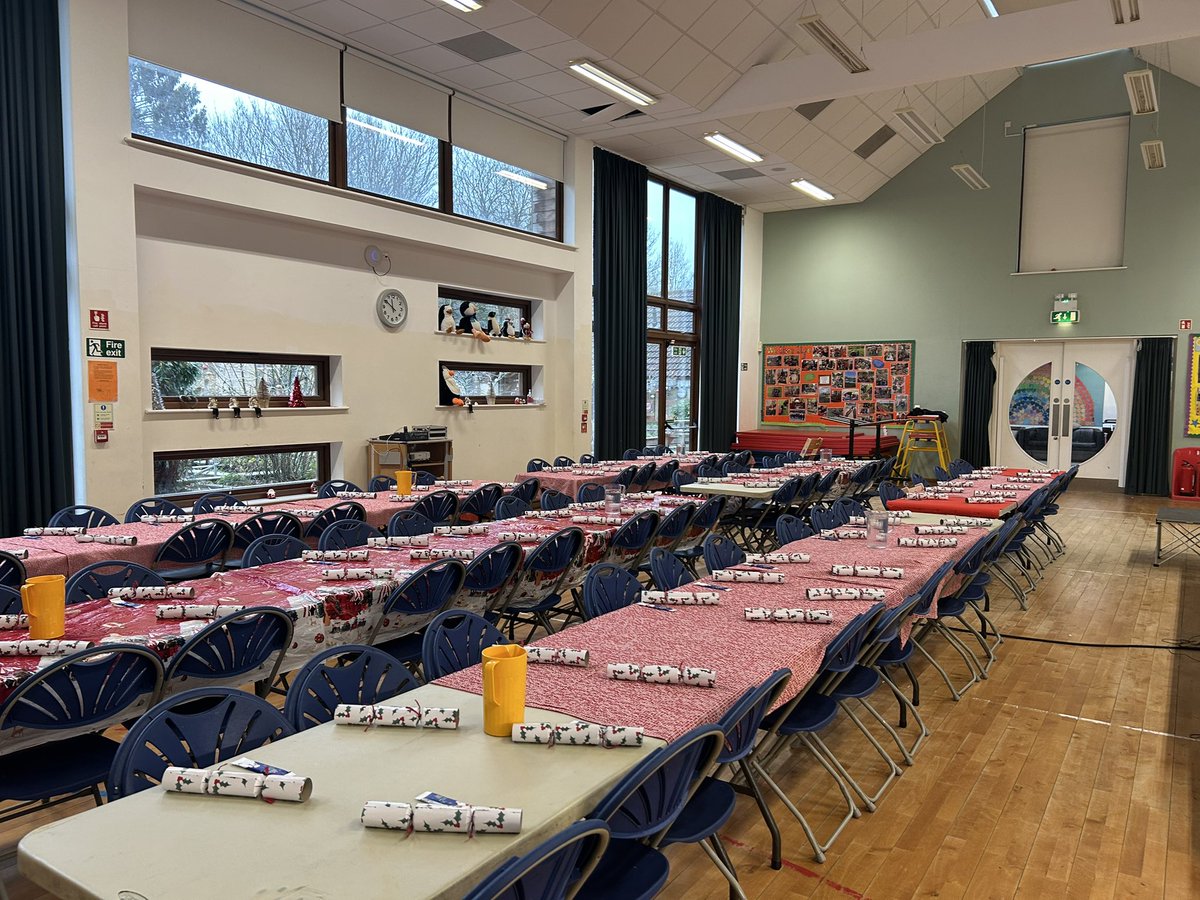 Batheaston is all ready for their first Christmas lunch 🎄Well done Julie and Jake for all your hard work ❤️