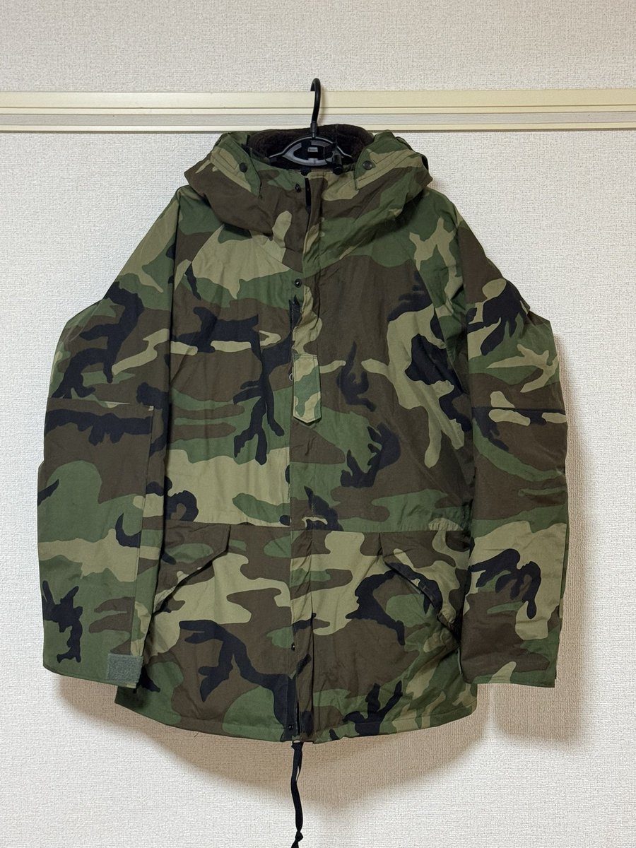 LII00604165's tweet image. お久しぶりです

最近縁あってECWCS gen1のデッドストックセットを購入しました🤤
古品でも良いかなと考えていたのですが、やっぱりデッドストックですね。

フリースはgen3と悩みましたが、gen1の所謂ベアージャケットです。
毛玉が出来るわモコモコして動き難いわと大変ですが大切にします。

#ecwcs