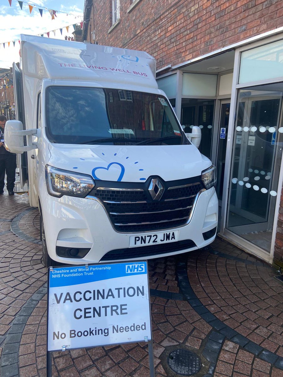 CongletonTown's tweet photo. The Living Well Bus is here until 4pm today (Weds 11th)π Bridge Street, near the Elizabeth statue
β
Routine UK immunisations
β
Free health checks
β
Mental well-being support
β
COVID-19 and flu vaccinations
No appointments neededβjust drop by before 4pm π©Ίπ
#LivingWellBus https://t.co/dIaY7ilxY2