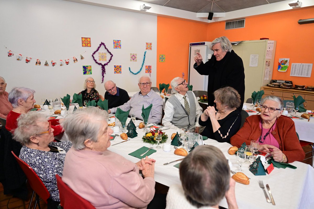 ofcourselemans's tweet photo. Repas de Noël à la résidence autonomie Georges Brassens 🎄
L'occasion pour le Maire du Mans @SLeFoll d'adresser ses meilleurs vœux aux résidents à l'aube de la nouvelle année 2025 ✨️ https://t.co/4iguwV9QQl