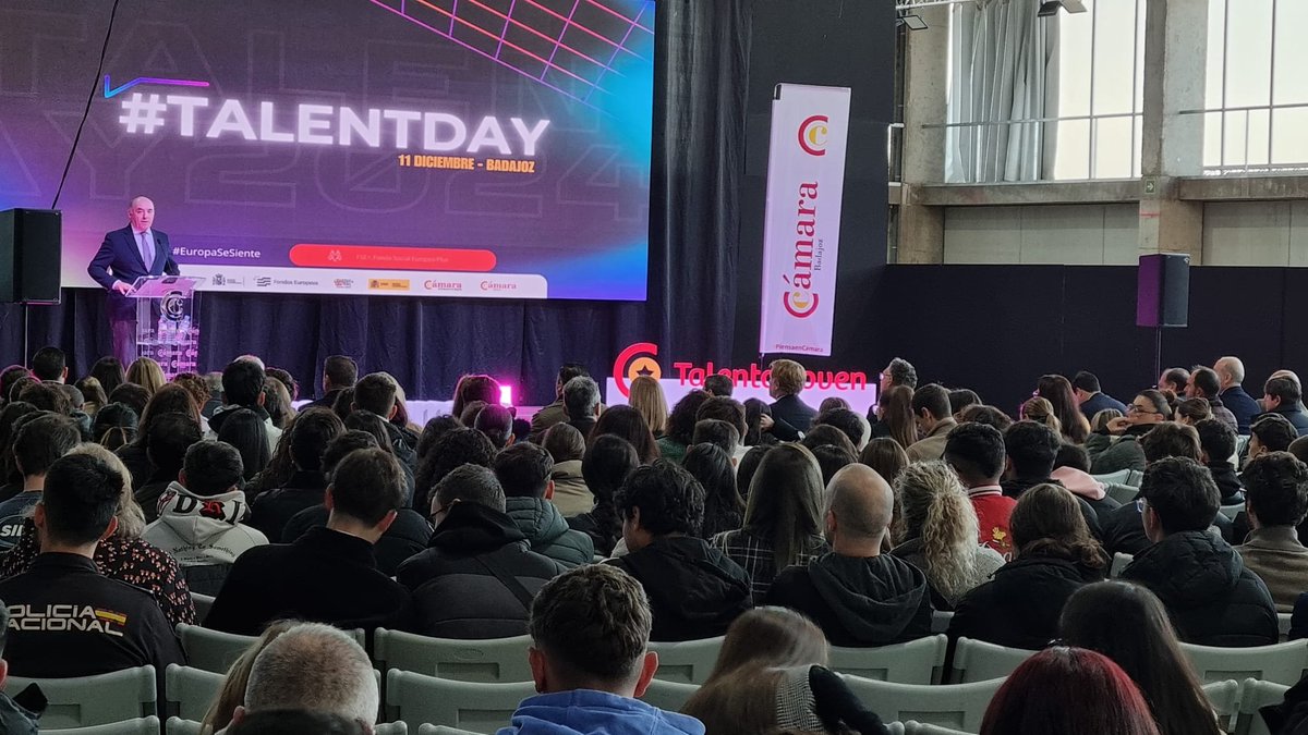 DGobExtremadura's tweet photo. 👩🎓El delegado del Gobierno en #Extremadura, @J_L_Quintana, ha participado hoy en el #TalentDay, organizado por la @CamaradeBadajoz, donde puesto en valor la cualificación y formación de los alumnos extremeños ante el reto de afrontar su futuro profesional.
https://t.co/7B03SNDj0g https://t.co/lxPxG2H8kk