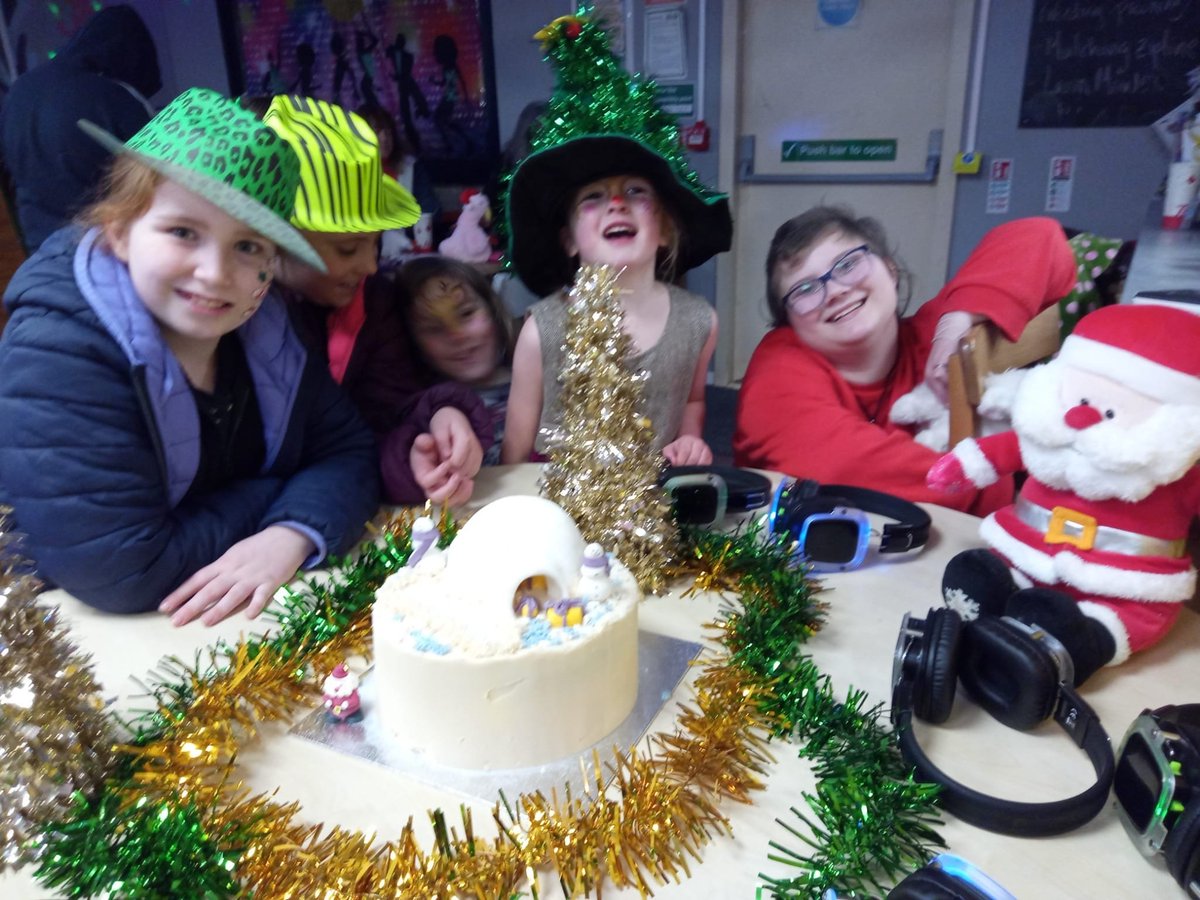 Can you help?

🎁 £10 provides a Christmas party place for one child
🧪 £25 funds a Christmas STEM activity at one session
✨ £50 supports calming sensory activities for a quieter celebration

crowdfunder.co.uk/p/incredible-c…

#IncredibleChristmas #SupportIncredibleKids