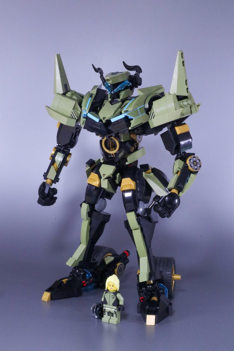 TMdelta09's tweet photo. レゴロボ新作

-Raging Bull- 「レイジング ブル」

La社が開発したLF1コンセプトモデル
次世代ターボエンジンと電気のハイブリッドシステムを採用し、パイロットがマシン後方のコックピットに搭乗し操縦する

その荒々しく力強い走りはまさに"闘牛"

#LF1GP1
＃レゴ　＃レゴロボ　
＃lego　#legomoc https://t.co/yD34DR4w1I