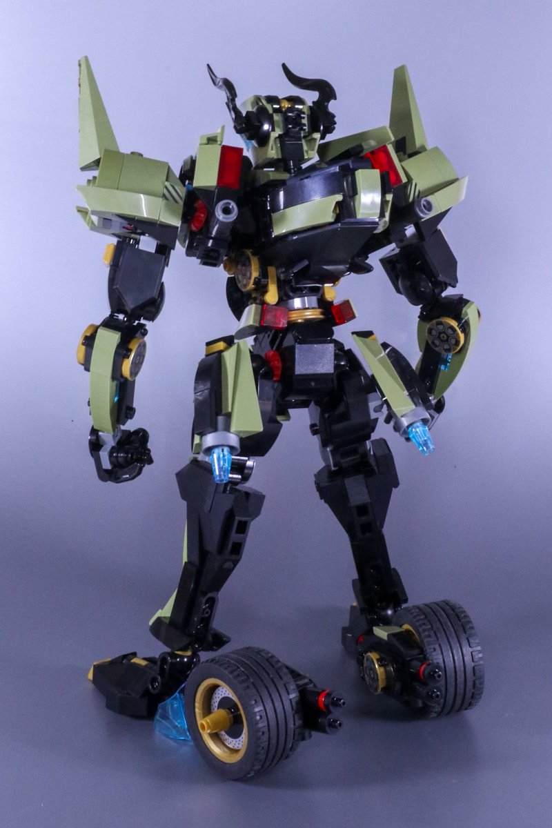 TMdelta09's tweet photo. レゴロボ新作

-Raging Bull- 「レイジング ブル」

La社が開発したLF1コンセプトモデル
次世代ターボエンジンと電気のハイブリッドシステムを採用し、パイロットがマシン後方のコックピットに搭乗し操縦する

その荒々しく力強い走りはまさに"闘牛"

#LF1GP1
＃レゴ　＃レゴロボ　
＃lego　#legomoc https://t.co/yD34DR4w1I