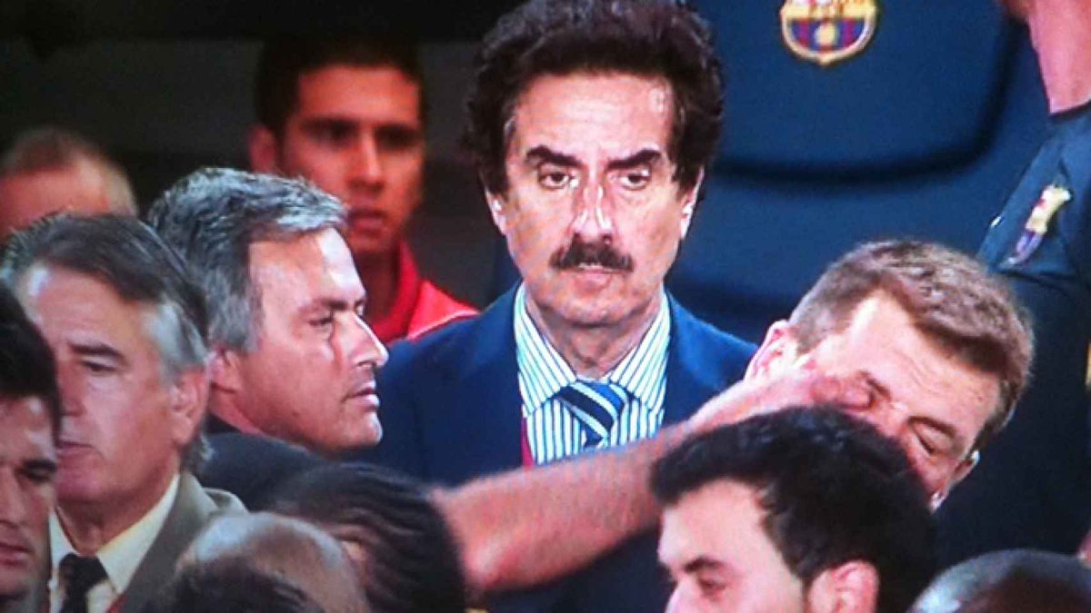 madridblaugrana's tweet photo. 🚨🚨ESCANDALO MUNDIAL🚨🚨

🔥Por protestar levemente una decisión arbitral,a Hansi Flick le ha caído la MISMA SANCION que ha José  Mourinho, cuando AGREDIO a un técnico del Barça

⛔ VERGÜENZA DE LIGA https://t.co/EX3RnDOdrb