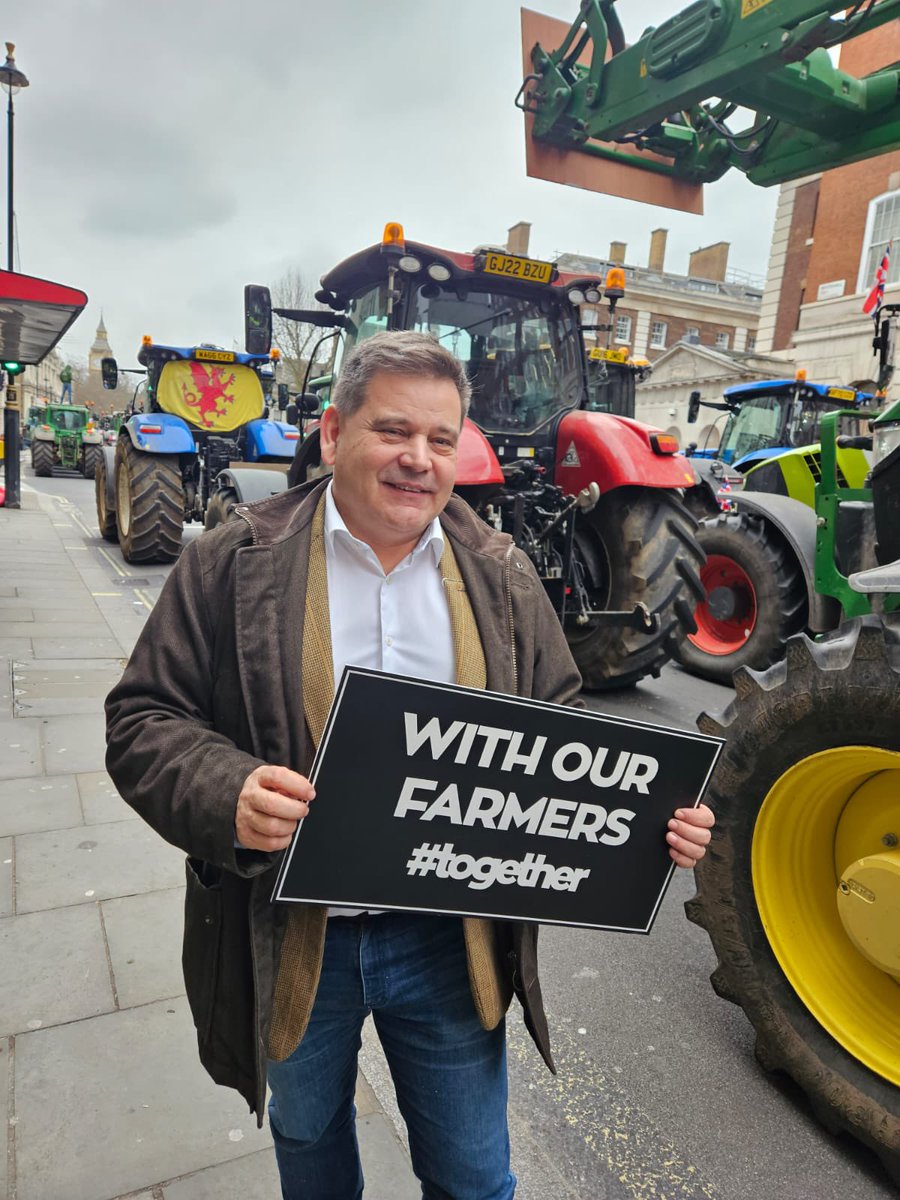 ABridgen's tweet photo. Great to be in London again for the #FarmersProtest. The war on British farmers by this socialist government is one of its most dangerous policies - on a very long list of dangerous policies. Once your food supply is centralised and controlled you will do anything you are ordered to. Resist like your life depends on it - because it does.