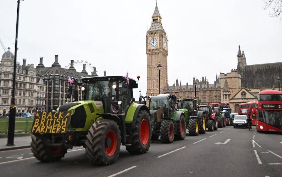 mrdavemacleod's tweet photo. there are no bigger idiots in Britain than farmers who *still* think that tax dodging Jeremy Clarkson and James Dyson and Brexit delivering Nigel Farage are on their side 🙄🚜

#farmersprotest https://t.co/ZoRndyaQZb