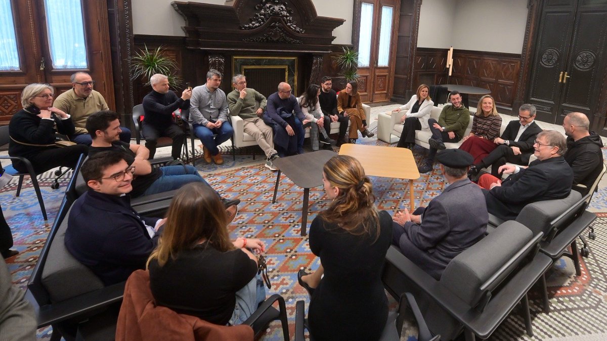 👩🏻‍🍳 Ayer, en la la gala de los #WereSmartAwards, se eligió a los mejores restaurantes y chefs en cocina vegetariana del mundo, y hoy hemos recibido a los protagonistas valencianos💙💛❤️, galardonados y/o incluidos en la #WereSmartGreenGuide🌿, para darles nuestra enhorabuena👏👏