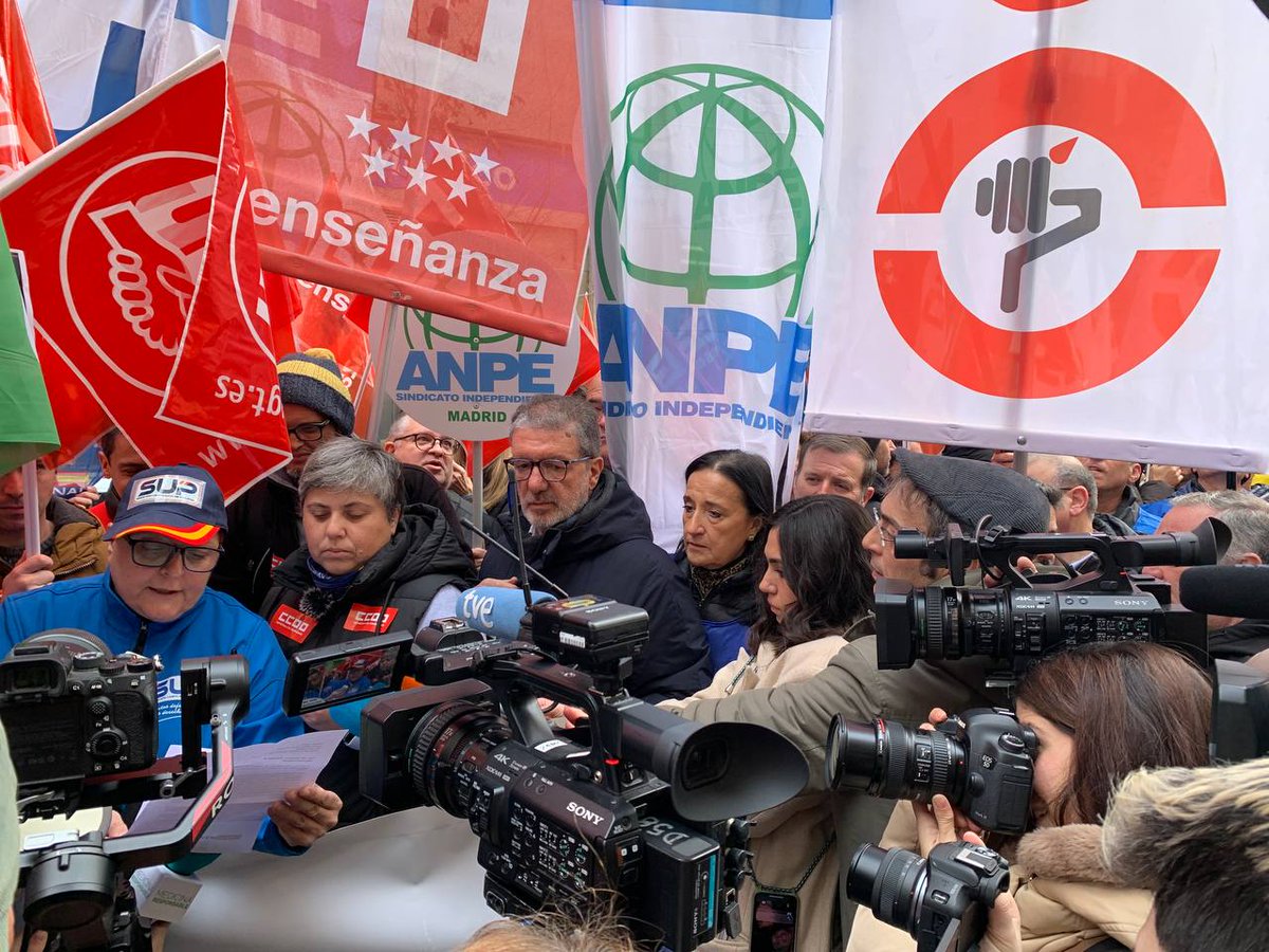 anpenacional's tweet photo. 🌐 Nuestra jornada de hoy arranca en la sede de UNESPA.

Exigimos un acuerdo justo entre las aseguradoras y #MUFACE.

¡Con nuestra salud no se juega!

👉 Próxima parada: sede de #MUFACE  (Paseo Juan XXIII, 26, Madrid) y en todas las provincias. Te esperamos a partir de las 17:30h https://t.co/lySoPwAfYL