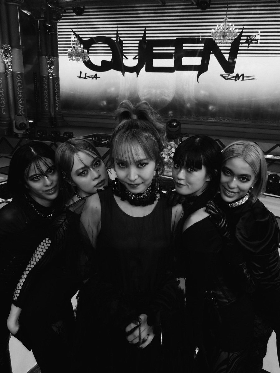 LiSA_OLiVE's tweet photo. #FNS歌謡祭　第2夜にて新曲「QUEEN」をテレビ初披露しましたっ♥️👸💚
みんなの声が聞こえたきがした‥！
心強かった‥！ありがとうございましたっ🥹♥️💚

ダンサーのみんなとテレビバージョンにねりねりしたスペシャルなステージでお届けしましたっ♥️👯‍♀️👸👯‍♀️💚
https://t.co/53ZdsXFPI4

#LiSAカクテルパーティー　でメキメキとパワーアップした　#LiSA_QUEEN。
今週土日は福井！泣いてもも笑ってもファイナル！ついについに！ラスト！最後の最後までよろしくお願いしますっ！🥂

🧡12/14(土)サンドーム福井 (开演17:00) 
🩵12/15(日)サンドーム福井 (開演16:00)

番組はまだまだ続きますっ♥️🎄👸📺💚