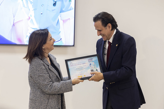 coleci_1969's tweet photo. 🔝📢Esta semana ha tenido lugar el acto de entrega del #Certamen Nacional Carta a un Militar en el que nuestra alumna Isabel Niño ha sido galardonada con el Primer Premio.
¡Nuestra enhorabuena Isabel‼ https://t.co/gCaFrb34Sc