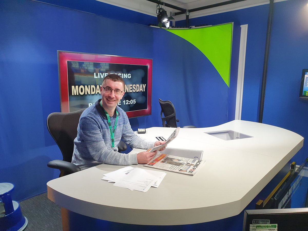 Great to see <a href="/GWOODERS/">GRAHAM WOODWARD 🎤🎙️</a> in full flow in the SIS studio this morning for Coral TV. Had to get the obligatory photo in the studio