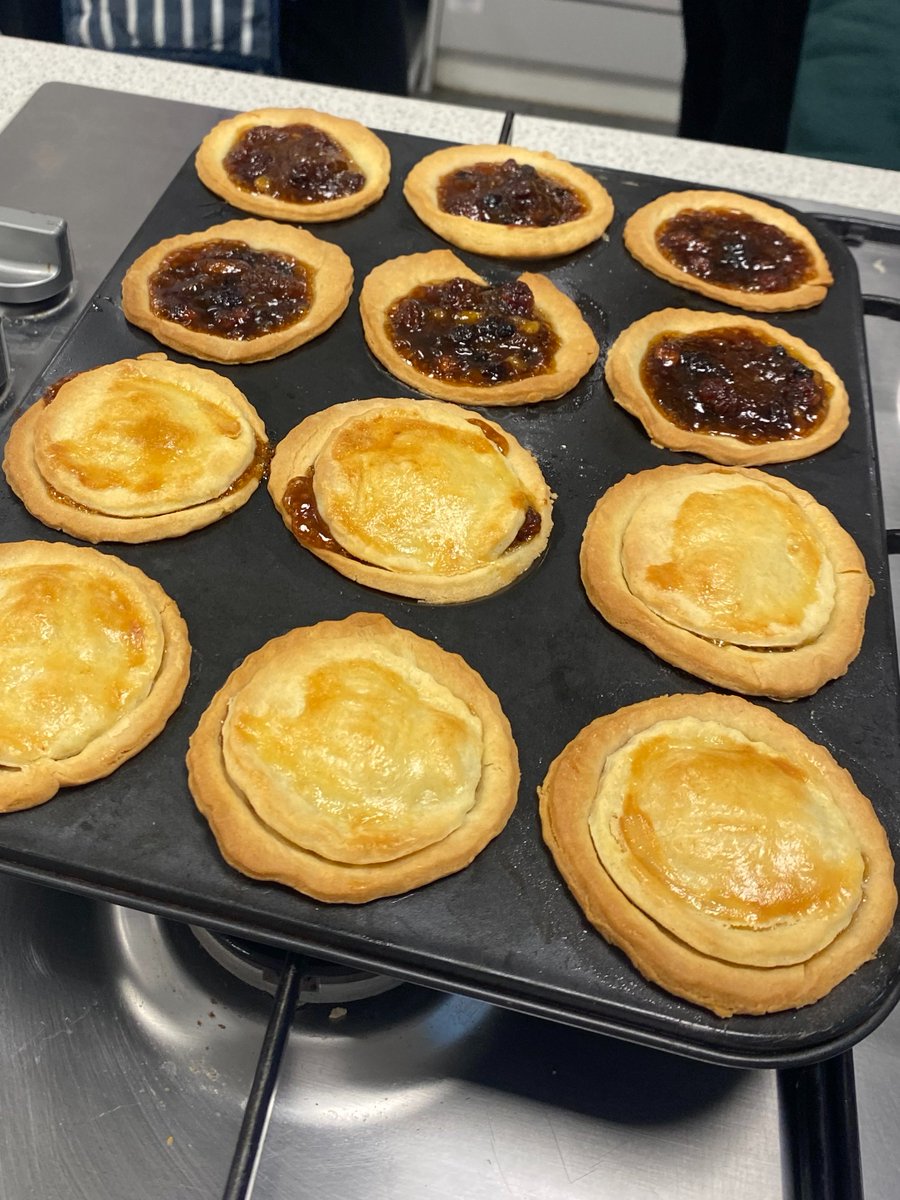 cdstechfaculty's tweet photo. GCSE year 10 Food Preparation &amp; Nutrition demonstrating their understanding of the functional and chemical properties of fats (showing plasticity in the method they choose)
Making pastry and mince pies https://t.co/Ch8Mmm4LLK