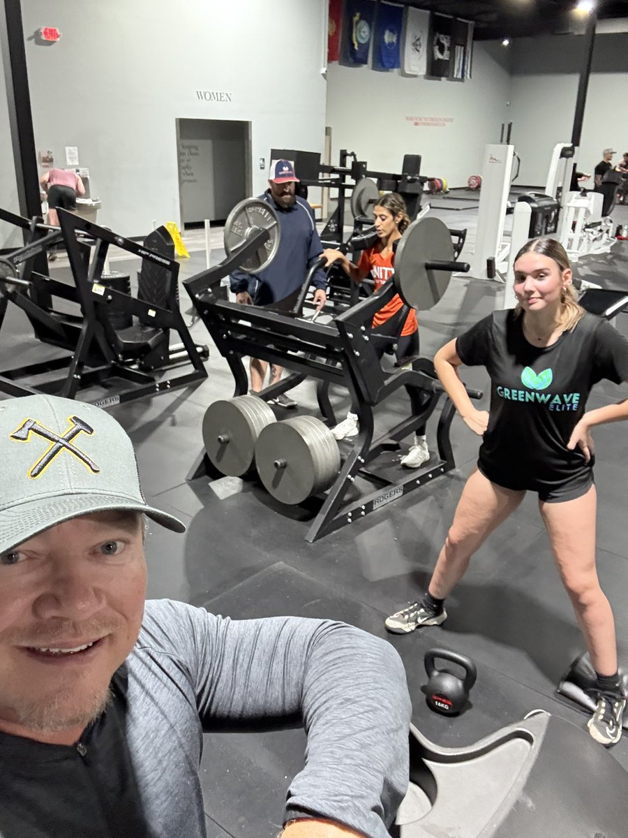 baileyt2027's tweet photo. Last, night me and my girls had a great time at the gym. Keep up the work🧡💜. @UNITYBOHACMEEKS @VAUnitySB @D1Softball @USASoftball @lesmaldonado_11 @HokiesSoftball @clemsonsoftball @NCAASoftball https://t.co/OPPNU5nvY6