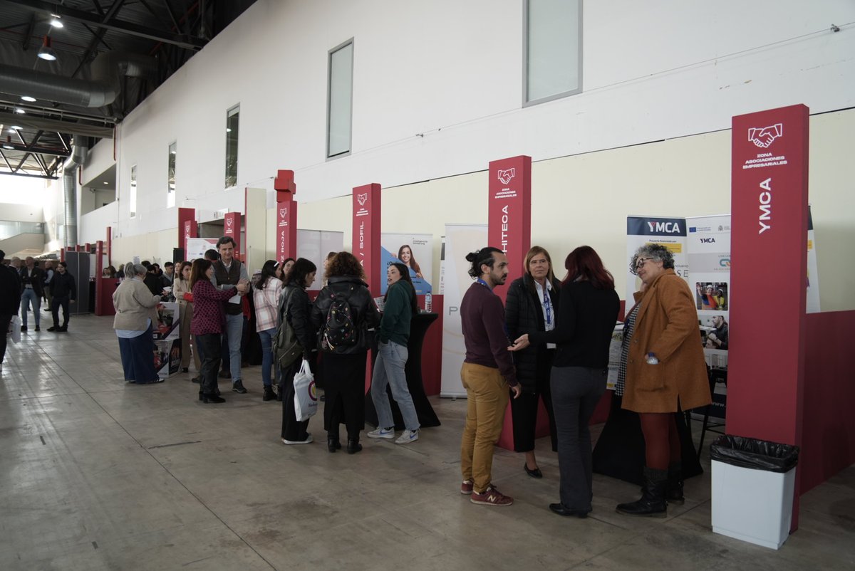 CamaradeBadajoz's tweet photo. Feria de Empleo #TalentDay 👌
➡ 2.000 participantes, 40 ofertas de empleo, 500 entrevistas de trabajo, 5 ponencias y 15 talleres formativos.
Talento Joven, financiado por el Fondo Social Europeo Plus, Europa se Siente. https://t.co/FaOidm4V6h
