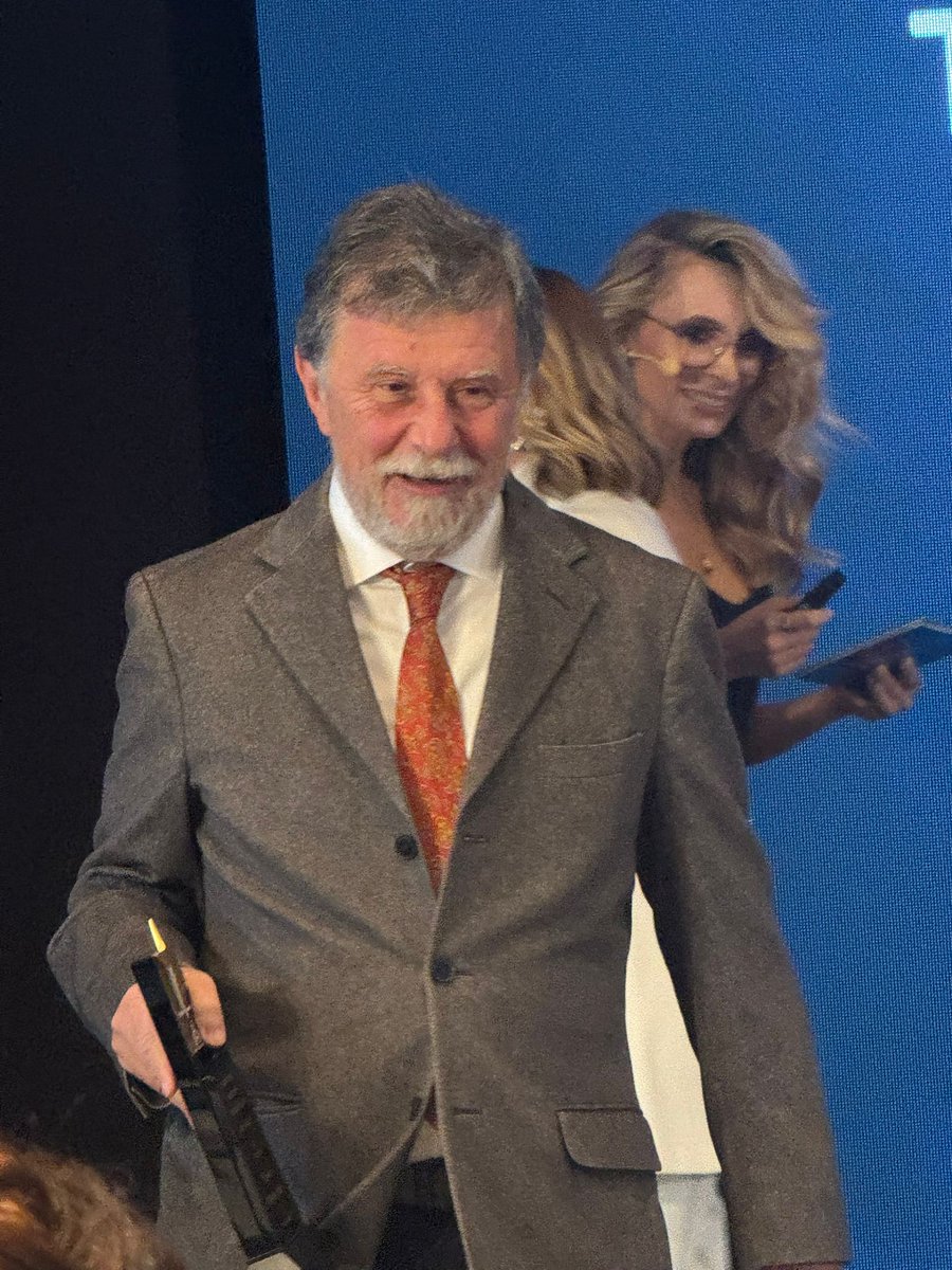 TRbilisimvakfi's tweet photo. 🏆Türkiye Bilişim Vakfı, Yapay Zekâ Girişim Fabrikası 2024 Ödülleri'nde Altın Kategoride "STK Ödülü"nün Sahibi Oldu 🏆

🌟Jüri üyelerine, bizlere destek veren tüm paydaşlarımıza ve bu başarıyı mümkün kılan değerli ekibimize teşekkür ederiz. 

@farukec https://t.co/hTr47irD3a
