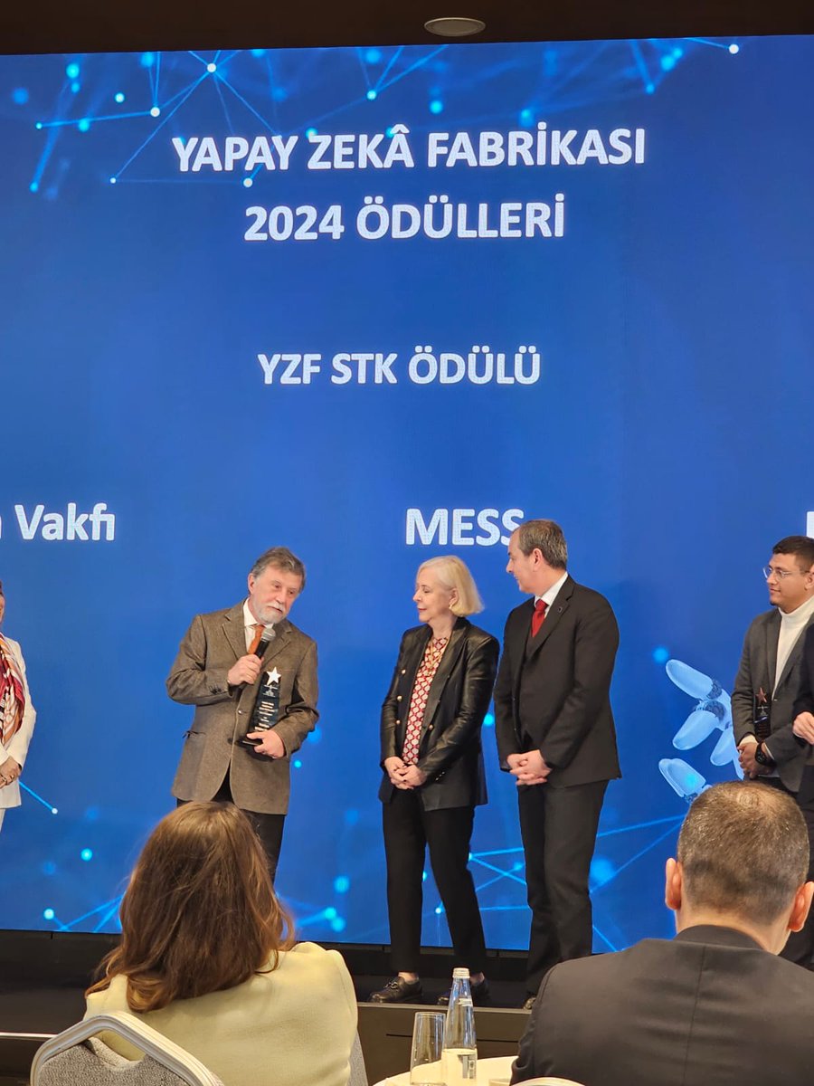 TRbilisimvakfi's tweet photo. 🏆Türkiye Bilişim Vakfı, Yapay Zekâ Girişim Fabrikası 2024 Ödülleri'nde Altın Kategoride "STK Ödülü"nün Sahibi Oldu 🏆

🌟Jüri üyelerine, bizlere destek veren tüm paydaşlarımıza ve bu başarıyı mümkün kılan değerli ekibimize teşekkür ederiz. 

@farukec https://t.co/hTr47irD3a