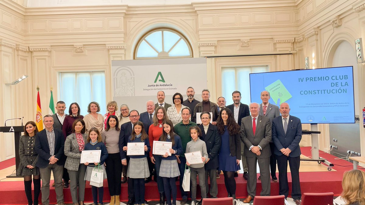 La delegada de <a href="/EducaAnd/">Consejería Desarrollo Educativo y FP</a>, <a href="/MariaJoseBaza/">Maria Jose Martin</a>, preside la entrega de los IV Premios del Club de la Constitución que recaen en alumnado del <a href="/CVirgendeGracia/">C Virgen de Gracia</a>, #CDPSanAgustín y <a href="/ceip_nevada/">CEIP Sierra Nevada</a>. 
Los galardones subrayan la importancia de los valores democráticos y la colaboración educativa