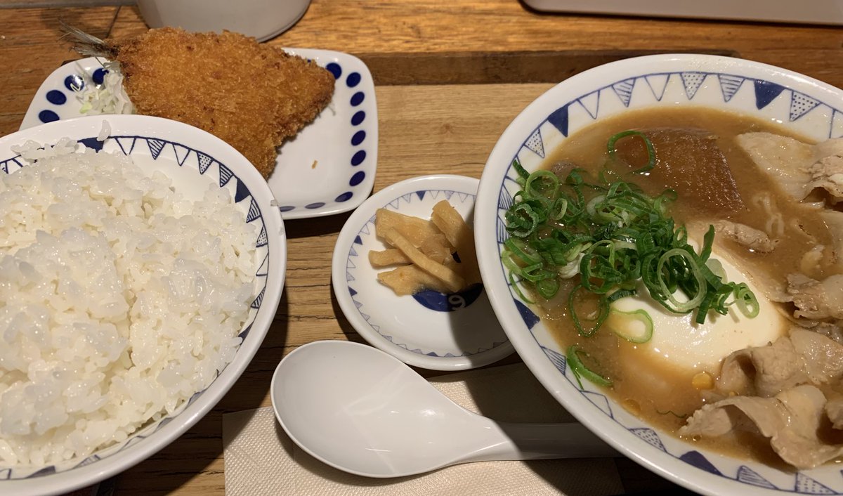 今日はとん汁定食。うまし！(@￣ρ￣@)