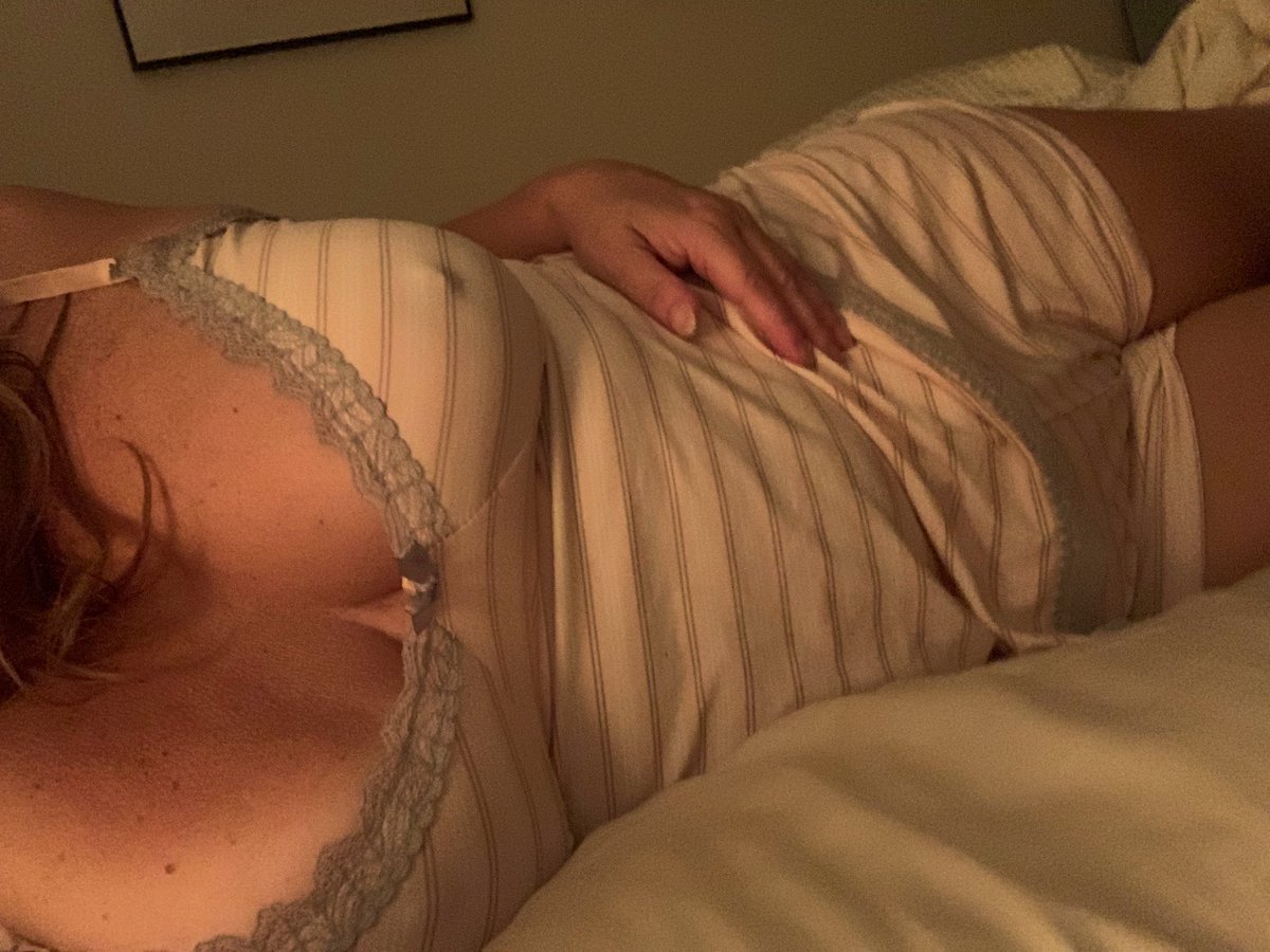 itsambre2's tweet photo. J'envoie mes seins a tout ceux qui commente 🍒 https://t.co/f3Ywzd5KCo