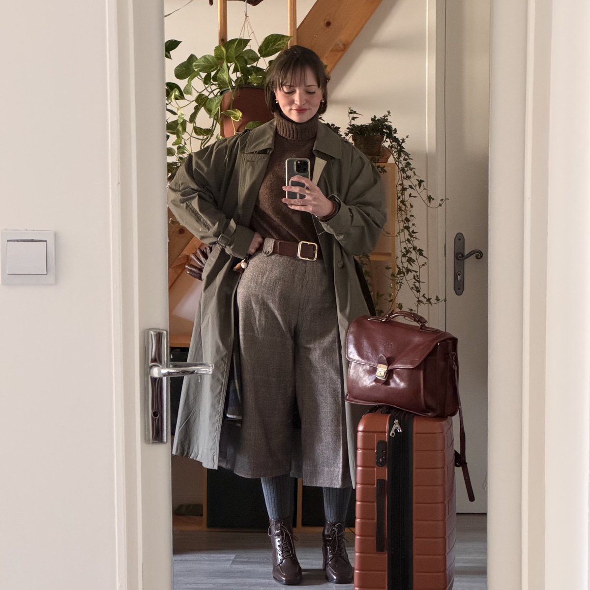 clemence_design's tweet photo. Le matin aux écuries 🌾 l'après-midi direction Paris pour le travail 🧳 💼 https://t.co/e6E7GLc1lY