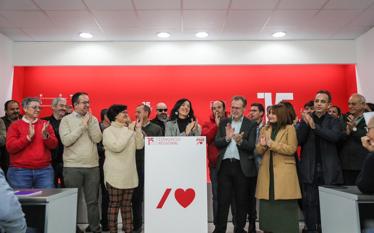 EstherGMoran's tweet photo. Gracias, compañeras y compañeros, por vuestra fuerza en forma de avales a este proyecto que construimos juntas y juntos. Un PSOE fuerte, un PSOE que integre todas las sensibilidades, un PSOE unido para devolverle la esperanza a la ciudadanía extremeña. 

#LaFuerzaDeEsther 🌹✊ https://t.co/cbVdCcoNyw