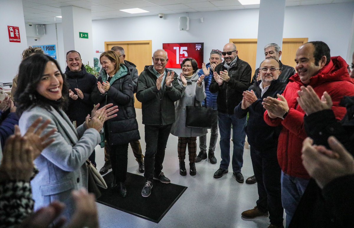 EstherGMoran's tweet photo. Gracias, compañeras y compañeros, por vuestra fuerza en forma de avales a este proyecto que construimos juntas y juntos. Un PSOE fuerte, un PSOE que integre todas las sensibilidades, un PSOE unido para devolverle la esperanza a la ciudadanía extremeña. 

#LaFuerzaDeEsther 🌹✊ https://t.co/cbVdCcoNyw