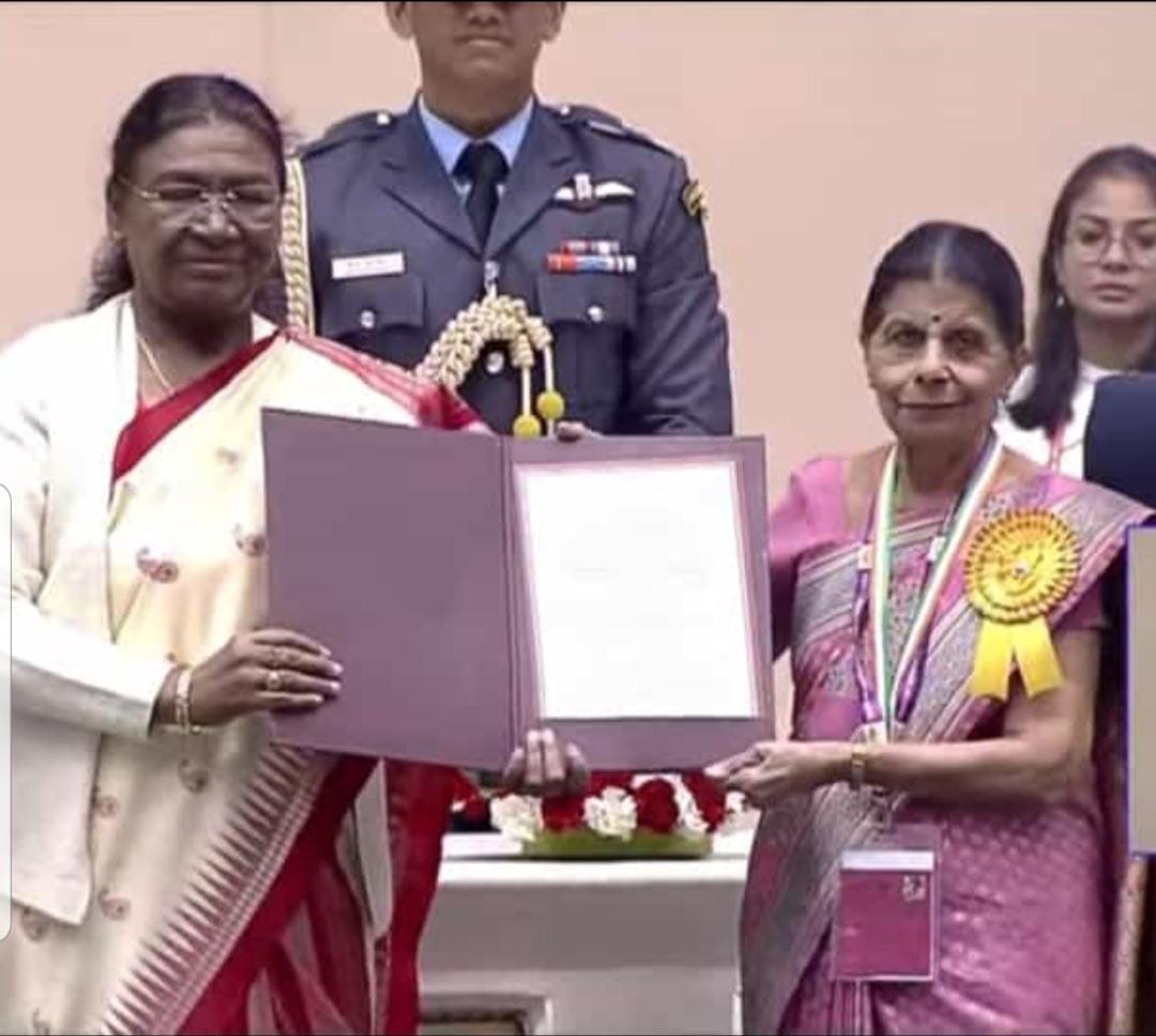 CPSI_India's tweet photo. Its a moment of immense pleasure and pride to the clinical psychology fraternity. 
Hearty congratulations to Dr Saroj Arya madam.🙏🏼 for being the recipient of National award for her services as a rehabilitation professional.. "🙏🏼🙏🏼💐 https://t.co/nc7HQp3Qxw