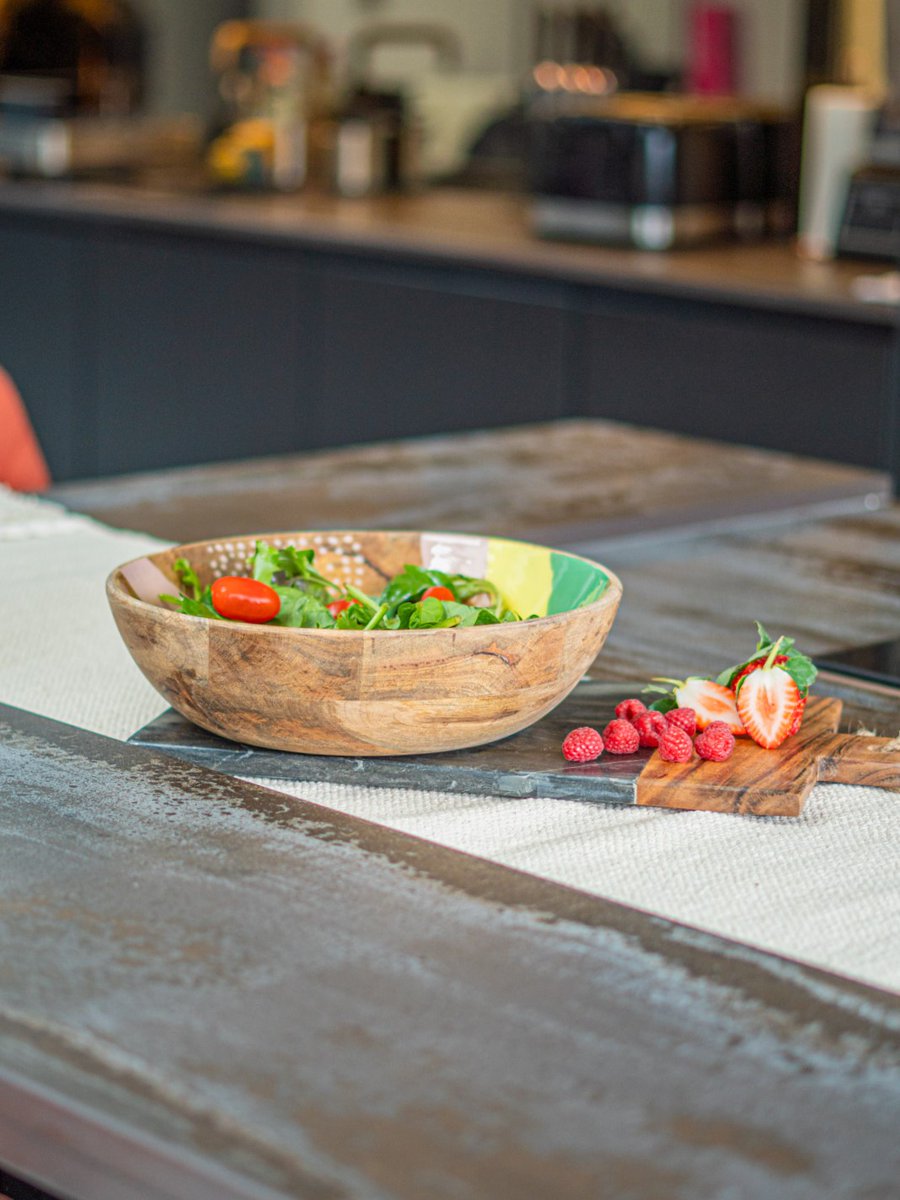 VayuEarth's tweet photo. Do people eat salad at Christmas dinner? 🤔Most people immediately think of turkey or roast ham when imagining a Christmas feast, but the answer is yes—salads are often a part of the celebration. #christmasdinner #saladbowl https://t.co/RfgMVYcky1